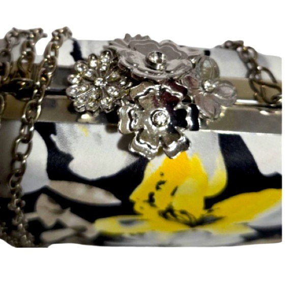 R.S.V.P. Floral Rsvp Hard
Clutch Bag with Chain Strap - Picture 9 of 9